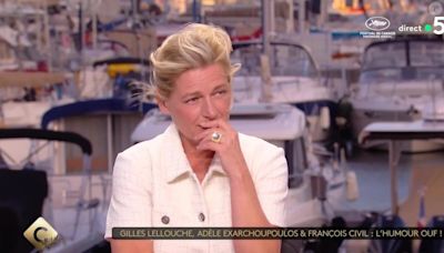 VIDEO Une invitée de C à vous balance un off d'Anne-Elisabeth Lemoine en direct, moment lunaire à Cannes