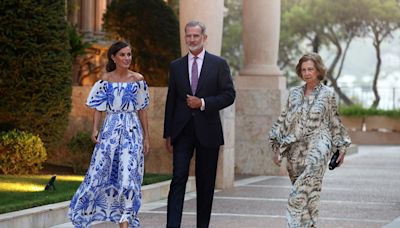 Los Reyes reciben en los jardines de Marivent a 600 invitados de la sociedad balear