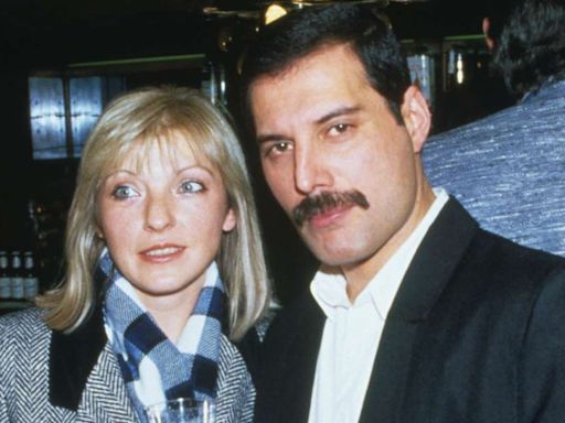 Mary Austin, ex-noiva de Freddie Mercury, pode receber R$ 1,3 bilhão com venda de catálogo do Queen