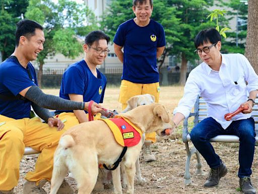 國際搜救犬日 陳其邁慰勉消防局搜救犬隊盼台灣平安