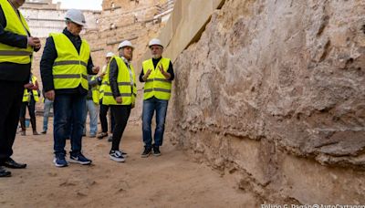 La alcaldesa anuncia la apertura del Anfiteatro Romano a visitas guiadas hasta septiembre, y nuevas inversiones para continuar con las excavaciones