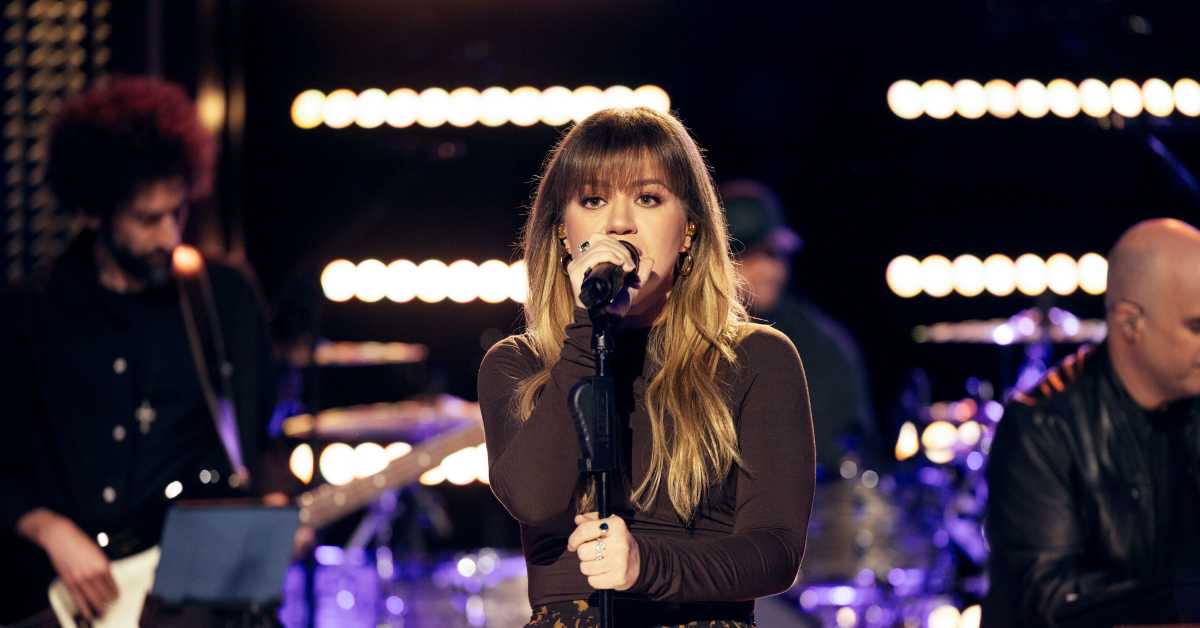 Fans Say Kelly Clarkson is 'Unreal' in Recent Kellyoke Cover: 'What a Pure Talent'