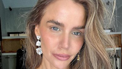 Neighbours star Jodi Gordon stuns in glamorous new selfie