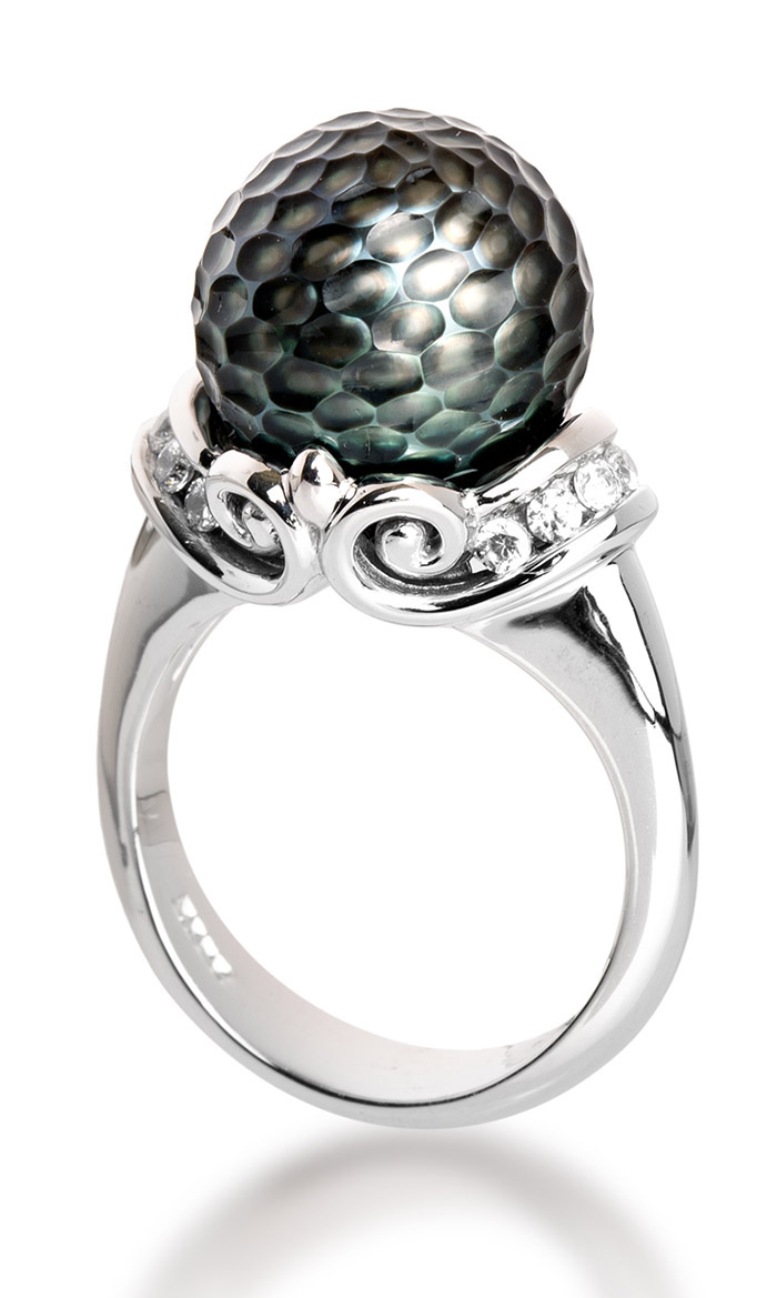 This carved Tahitian Pearl Ring from the Momento Collection by Galatea ...