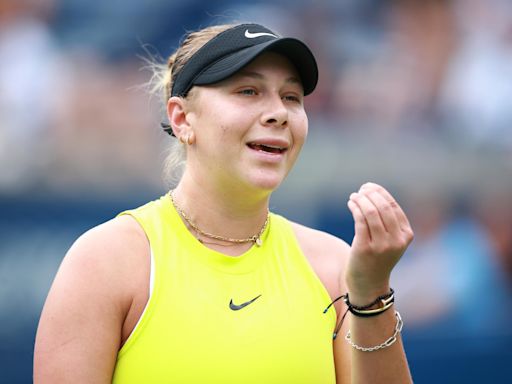 Amanda Anisimova bluntly rips heckler calling her 'cow'