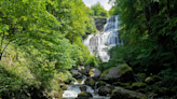 En plein cœur du Jura, cet ensemble de cascades majestueuses fait partie des lieux à voir au moins une fois dans sa vie