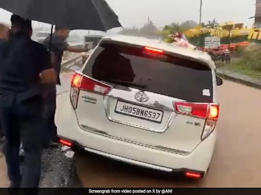 Video: Shivraj Singh Chouhan's Car Gets Stuck In Pothole In Jharkhand