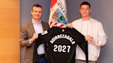 Julen Agirrezabala renueva como portero del Athletic hasta 2027