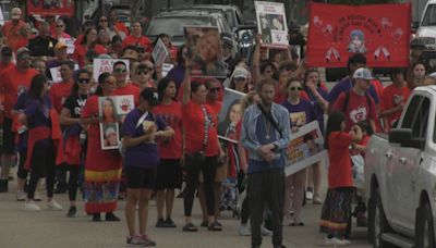 'They have nowhere to go': Hundreds walk in Saskatoon to raise awareness for domestic violence