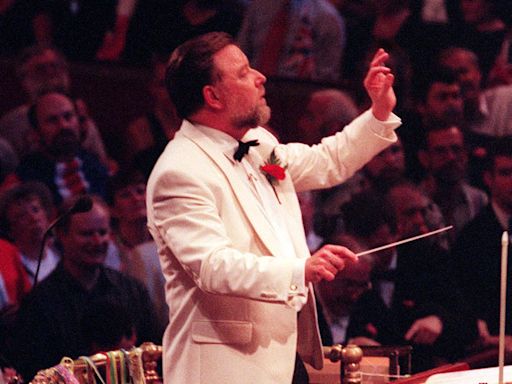 Proms to pay tribute to conductor Andrew Davis with music ‘close to his heart’