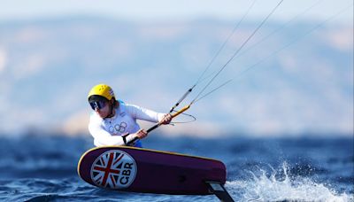 Olympics LIVE: Ellie Aldridge wins stunning kitesurfing gold as Katarina Johnson-Thompson starts heptathlon