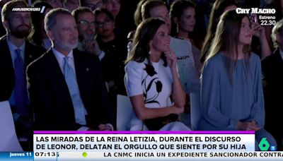 Los gestos de la reina Letizia en el discurso de Leonor: "Destaca lo diferentes que son a cuando habla el rey Felipe"