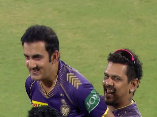 WATCH | Sunil Narine PLAYFULLY Lifts Gautam Gambhir During Celebration After KKR WIN