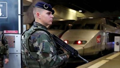 Un militar francés, herido al ser apuñalado en París al grito de 'Dios es grande"