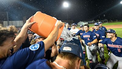 The Harwich Mariners top the defending champion Bourne Braves for Cape League title