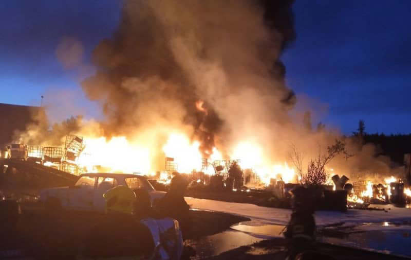 Fire erupts in Nizhny Novgorod warehouse - Explosions reported