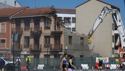 Spain swelters as heatwave mounts, workers seek shade