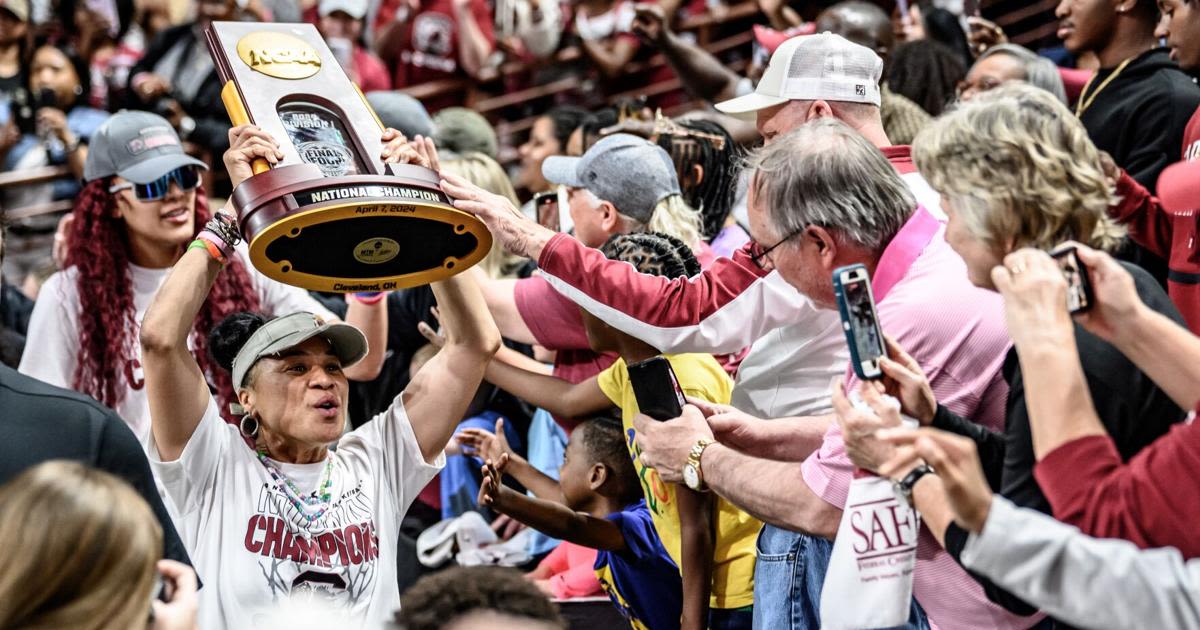 National champ Gamecocks stand pat as transfer portal opens and closes