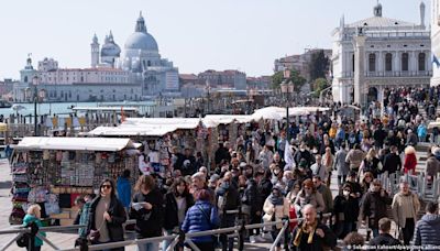 「讓游客回家去！」- 過度觀光令歐洲熱門城市居民不堪重負