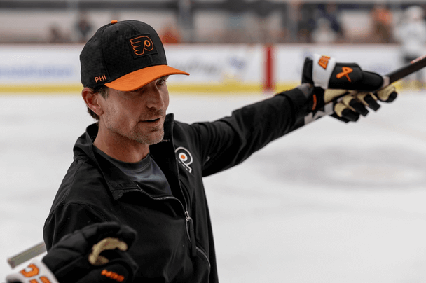 After giving up a blossoming TV career, Patrick Sharp settles into new role with the Flyers