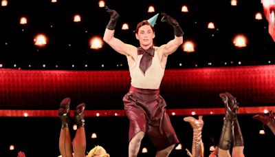 Eddie Redmayne’s ‘Cabaret’ Emcee Divides Tonys Audience