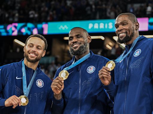 LeBron James, Kevin Durant, Stephen Curry featured on 1-of-1 autographed Topps card commemorating Olympic gold