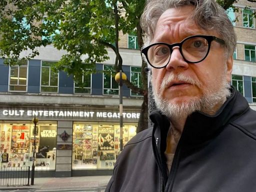 Guillermo del Toro hace un llamado para salvar el cine en activo más antiguo de Toronto