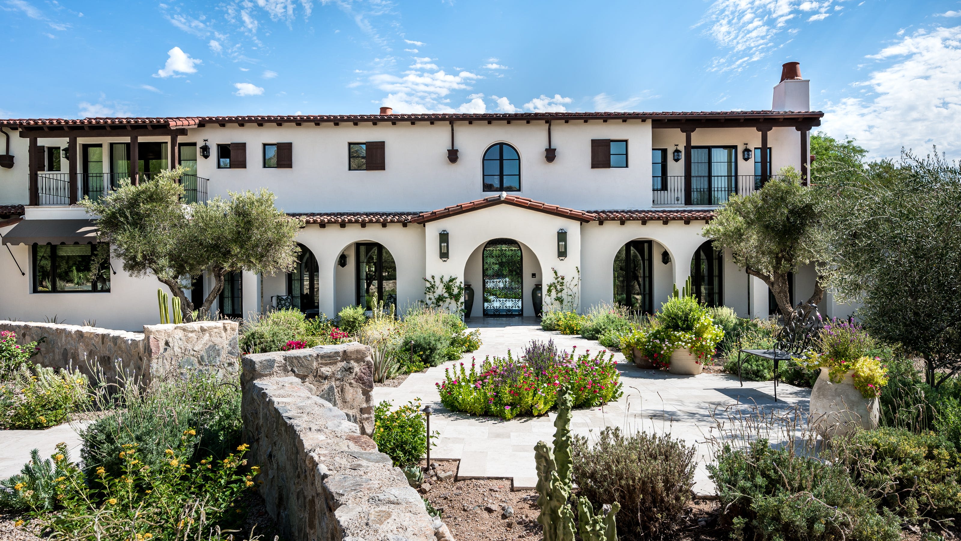 Paradise Valley mansion with views of Mummy Mountain sells for $14 million. See inside