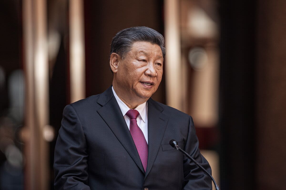 Xi Cements Role as ‘Chief Economist,’ Shrinking Space for Debate