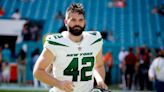 Jets sign Thomas Hennessy to four-year extension