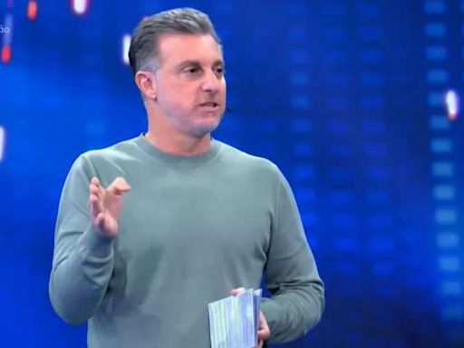 Luciano Huck abre processo judicial e leva "esculacho"