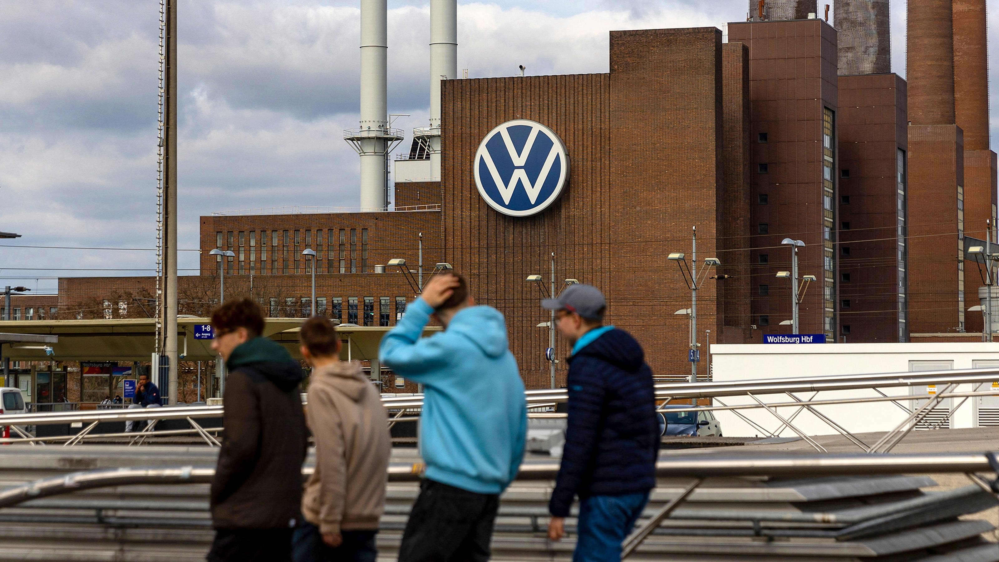 VW offers €900 million in buyouts to trim German payroll