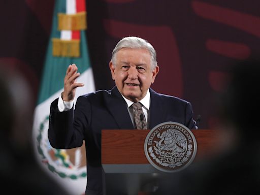 López Obrador dice que "no es serio" el anuncio de Tesla sobre pausar su planta en México