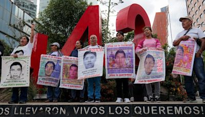 Covaj entregan 85 nuevos documentos a familiares de los 43 de Ayotzinapa