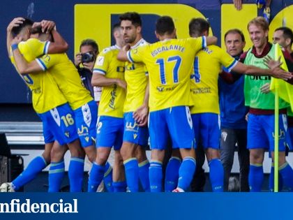 El susto del Cádiz CF por el aterrizaje de emergencia de su avión en Sevilla: "Pensábamos que moríamos"