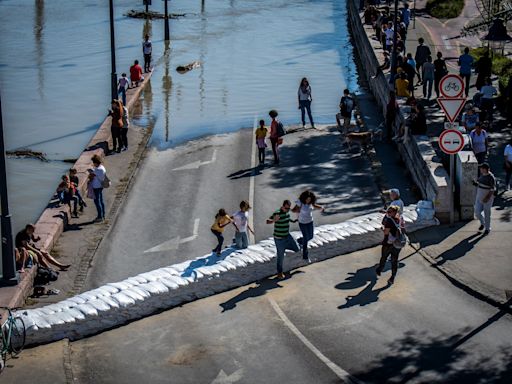 Danube waters reach parliament’s steps as Storm Boris floods Hungary