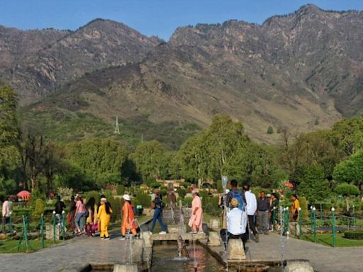 Kashmir valley abuzz with tourists in first half of 2024, arrivals up 30%