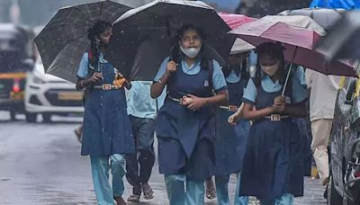 Nilgiris district collector declares a school holiday in Pandalur & Gudalur districts due to heavy rains | Today News