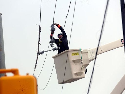 Texas launches new investigation into Houston's power utility following deadly outages after Beryl