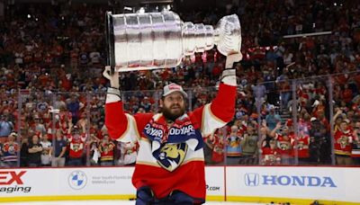 Maple Leafs Sign Stanley Cup Winning Defensemen to Multi-Year Deal: Report