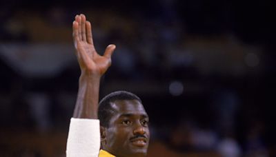 Who will present Michael Cooper at the 2024 Hall of Fame ceremony?