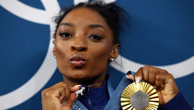 巴黎奧運美體操女將拜爾絲高低槓失誤落第三 逆襲摘個人全能金牌