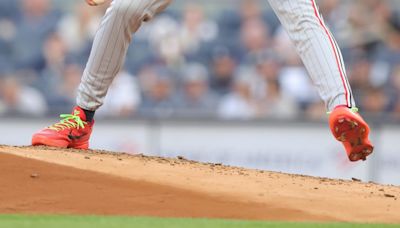 Minnesota Twins Pitcher Wears Nike Kobe 6 'Reverse Grinch' Cleats