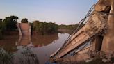 Se desploma puente en Santa Ana de Yacuma y deja varios fallecidos