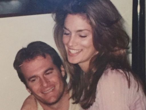 Cindy Crawford Shares Sweet Throwback Pic for 26th Anniversary with Rande Gerber: 'I Love Our Life'