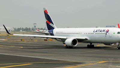 La Nación / Confirman que falla en turbinas del LATAM Airlines con destino a Chile fue a causa de aves