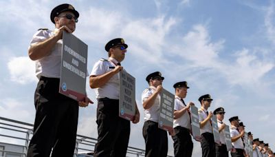 Air Canada, Pilots’ Union Avert Strike With Four-Year Deal