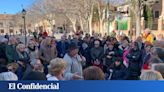 ¿Por qué hay un hombre al que sigue un montón de gente los domingos en Alcalá de Henares?