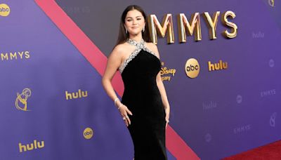 ¡Selena Gomez siempre elegante! Actriz posa en la alfombra roja de los Premios Emmy 2024