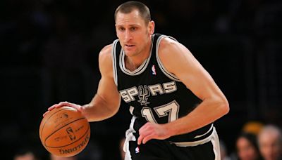 Suns to hire former sharpshooter and Spurs executive Brent Barry as assistant coach, per report